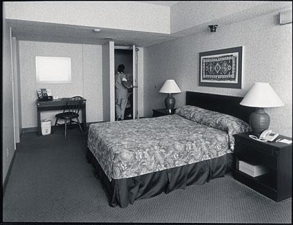 thumbdi_15_jeff_wall1