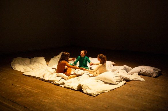 Claudia Kainberger, Anna Kramer and Alice Peterhans in the play.