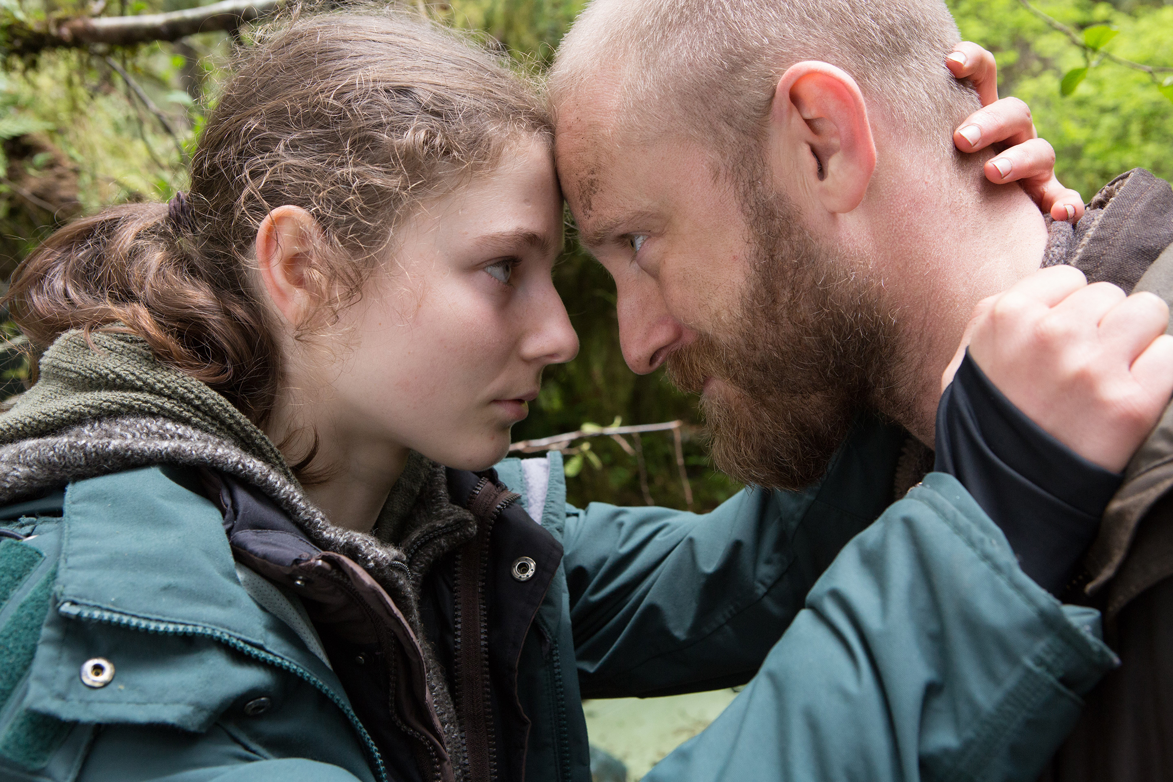 Thomasin McKenzie and Ben Foster in the film.