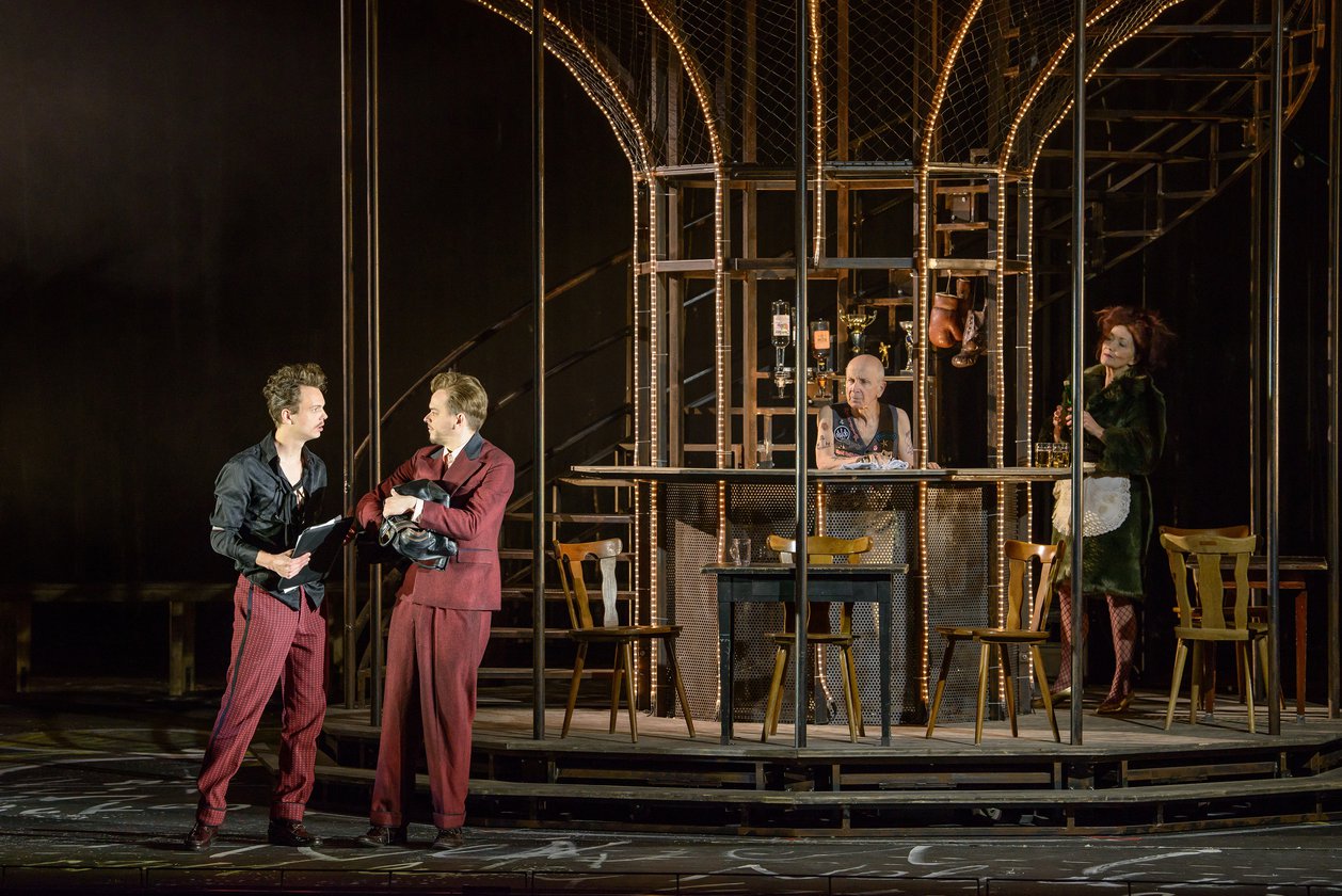 The cast of Liebesgeschichten und Heiratssachen during the play.