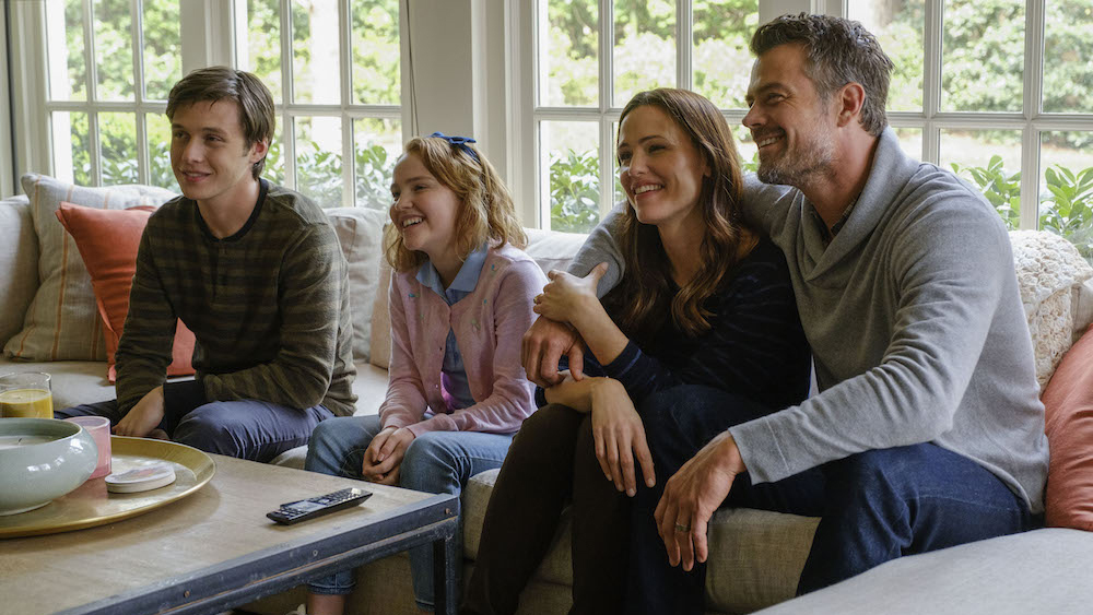 Nick Robinson, Talitha Eliana Bateman, Jennifer Garner and Josh Duhamel in the film. 
