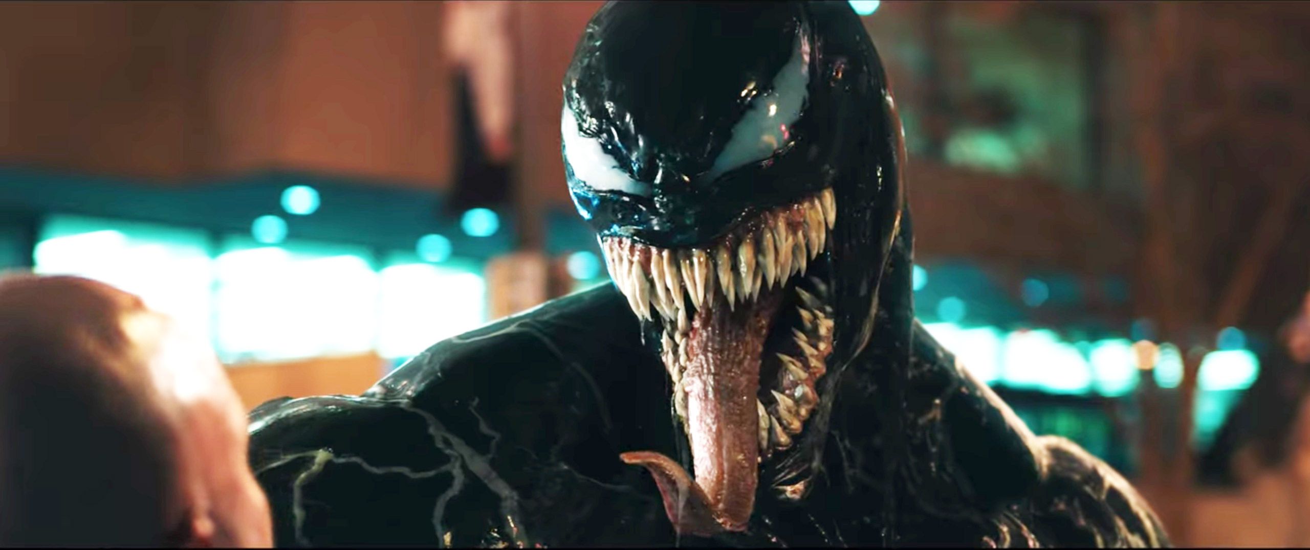 The alien Venom (Tom Hardy).