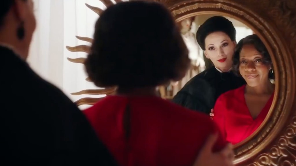 A sales clerk (Fatma Mohamed) complimenting her customer (Marianne Jean-Baptiste).