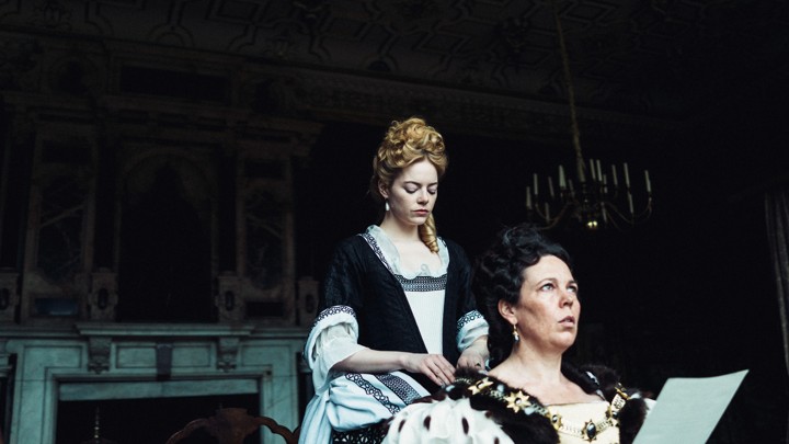 Emma Stone and Olivia Colman in the film.