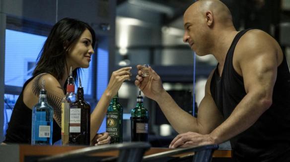 KT (Eiza González) and Ray (Vin Diesel) having a drink together.