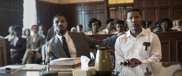 Bryan Stevenson (Michael B. Jordan) and Johnny D. (Jamie Foxx) waiting for judgement in the courtroom.