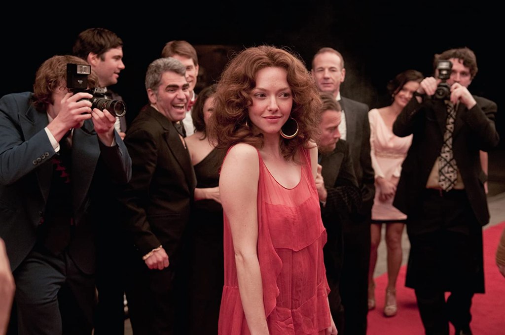 Linda (Amanda Seyfried) on the red carpet.