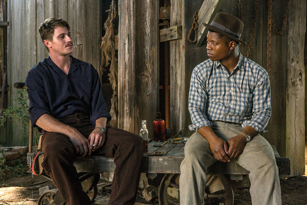 Jamie (Garrett Hedlund) and Roncel (Jason Mitchell) drinking together. 