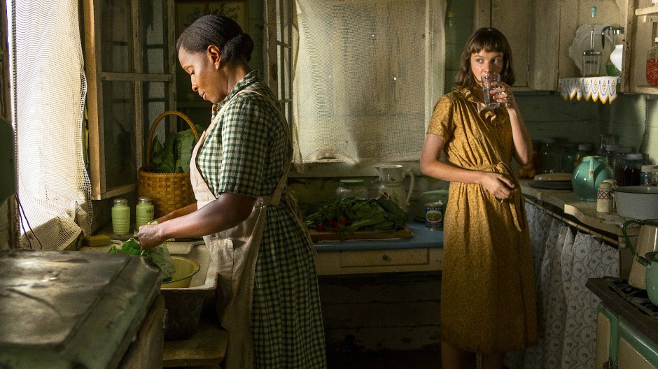 Florence (Mary J. Blige) and Laura (Carey Mulligan) in the kitchen together.