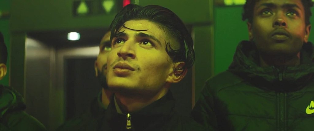 Zakaria (Mohammed Ismail Mohammed) looking up at something.