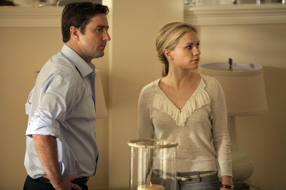 William (Luke Wilson) and Katherine (Anna Paquin) in their home.