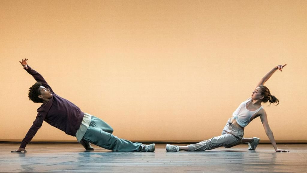 Katya (Alexandra Pfeifer) and Marlon (Yalany Marschner) at the audition, dancing together.