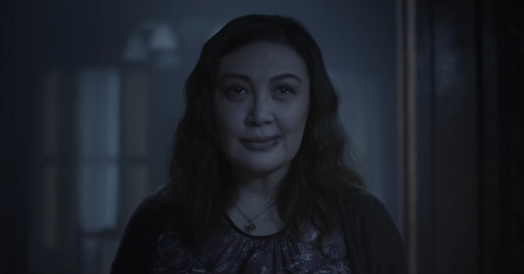 Rebecca (Sharon Cuneta) smiling creepily.