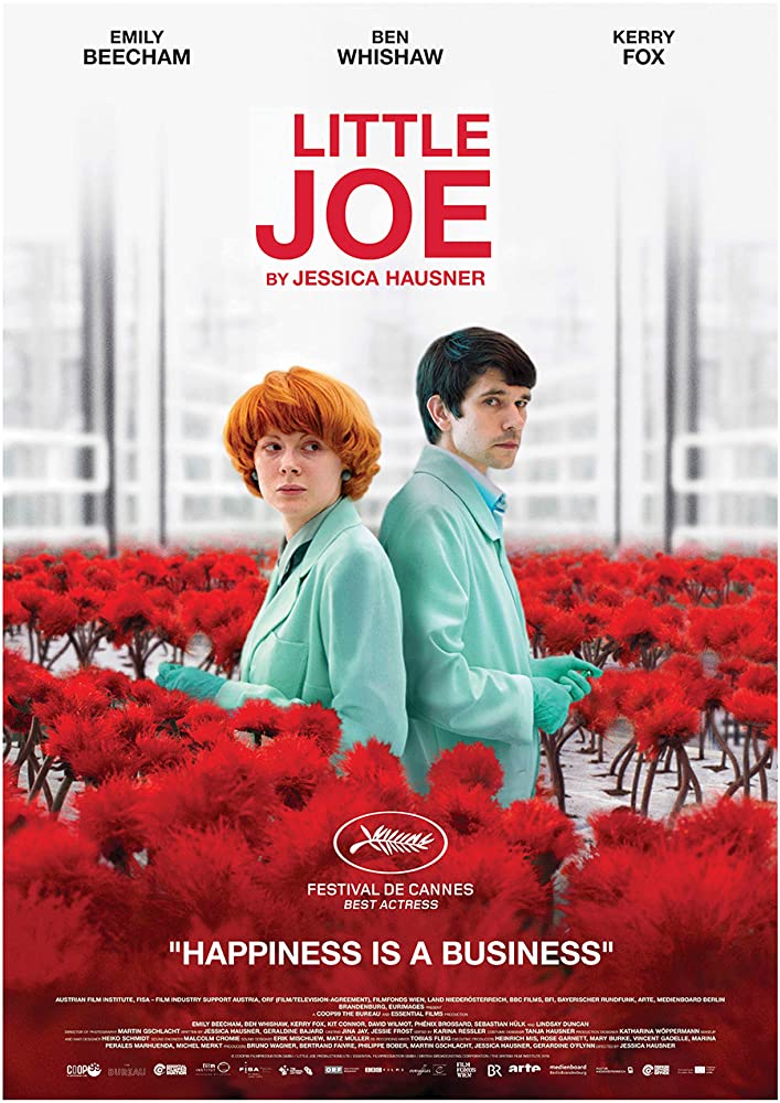 The filmposter showing Alice (Emily Beecham) and Chris (Ben Whishaw) stadning in a laboratory full of red flowers.