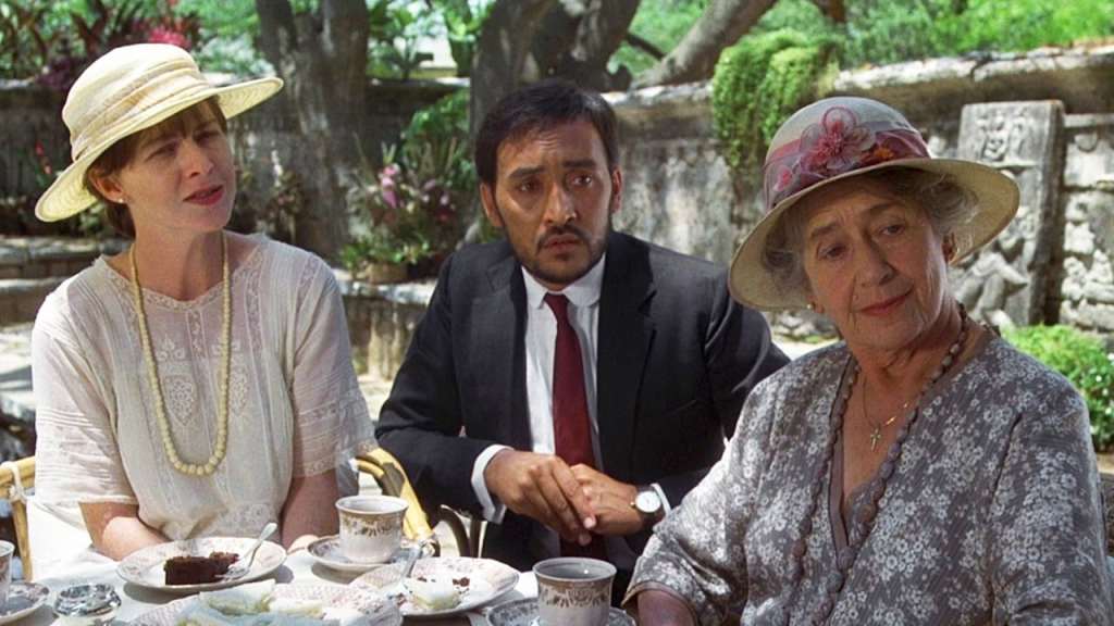 Adela (Judy Davis), Aziz (Victor Banerjee) and Mrs Moore (Peggy Ashcroft) having coffee together.