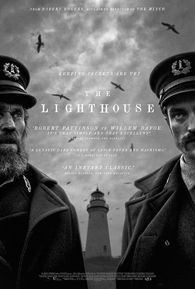 The film poster in black and white showing half of Thomas Wake (Willem Dafoe) and half of Ephraim Winslow (Robert Pattinson). Between them we can see a lighthouse circled by seagulls. 