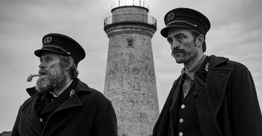 Thomas Wake (Willem Dafoe) and Ephraim Winslow (Robert Pattinson) in front of the lighthouse. 