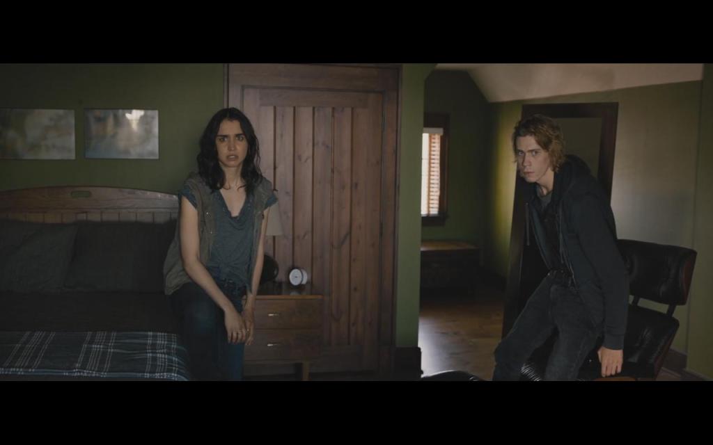 Mindy (Libe Barer) and Alec (Owen Teague) looking shocked. 