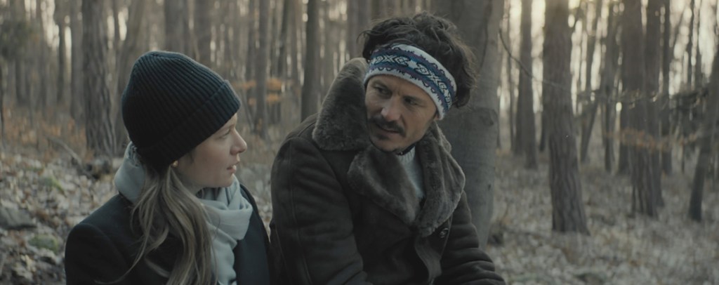 Helene (Julia Jentsch) talking to Jakob (Manuel Rubey) in the forest.