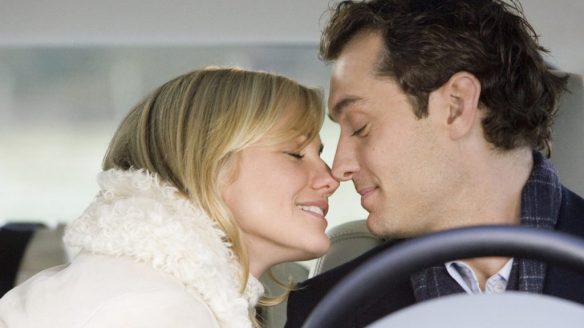 Amanda (Cameron Diaz) leaning close to kiss Graham (Jude Law) in his car.