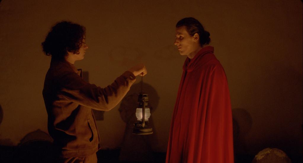 Atarrabi (Saia Hiriart) and Mikelats (Lukas Hiriart) meeting at night. 