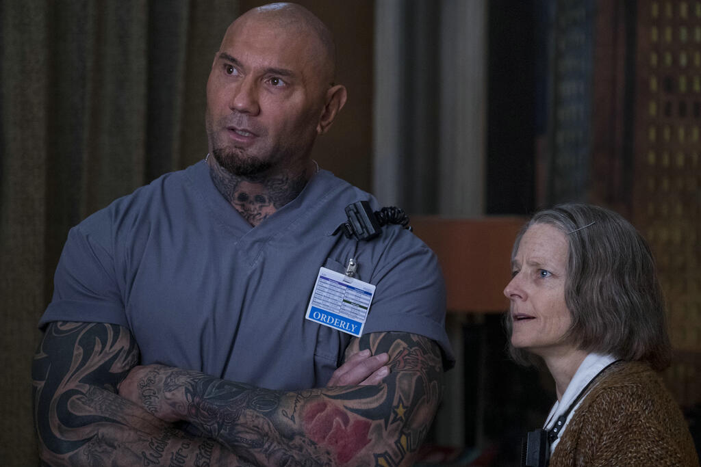 Everest (Dave Bautista) and the Nurse (Jodie Foster) talking.