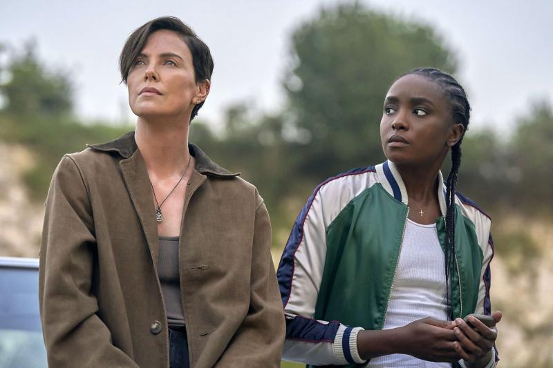 Andy (Charlize Theron) and Nile (KiKi Layne) talking.