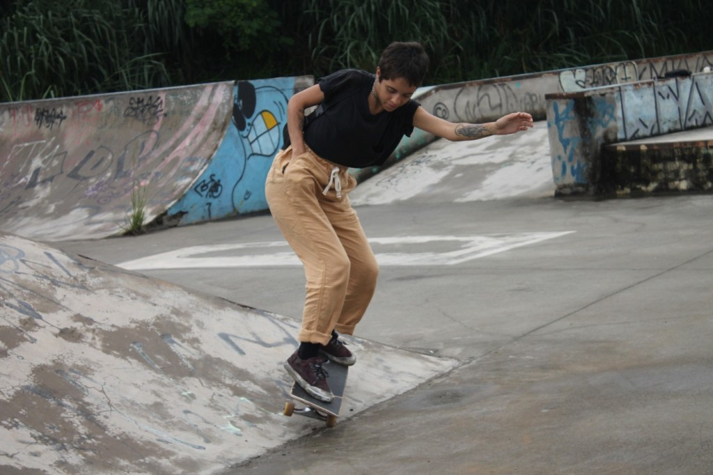 Bagdá (Grace Orsato) skating.