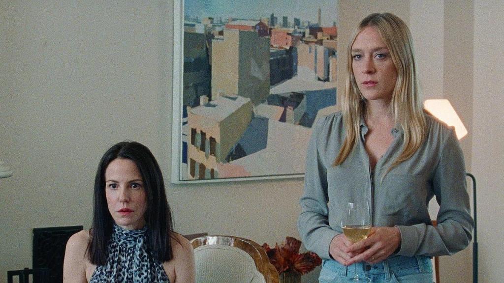 Gwendolyn (Mary-Louise Parker) and Alyssa (Chloë Sevigny) looking flabbergasted.