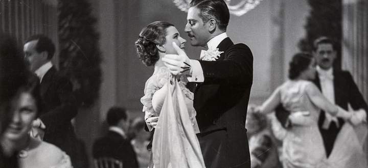 Heideneck (Anton Walbrook) dancing with Leopoldine (Paula Wessely).