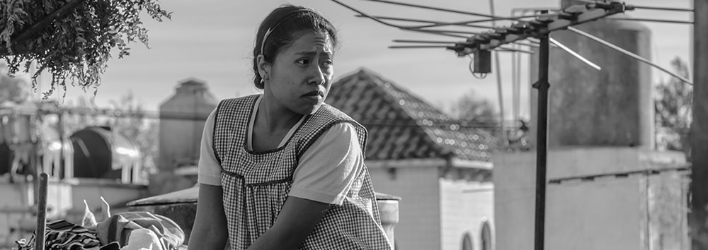 Cleo (Yalitza Aparicio) doing the laundry.