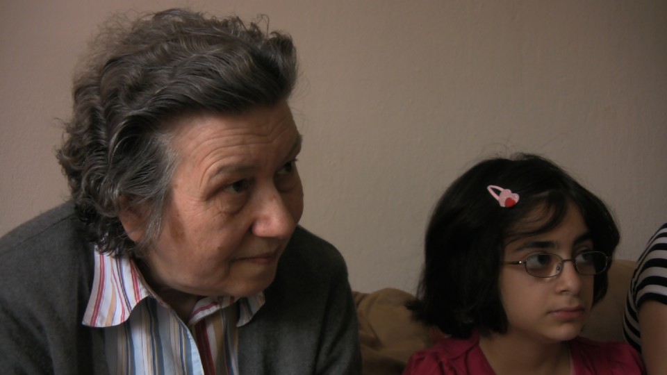 Ute Bock sitting next to a little girl.