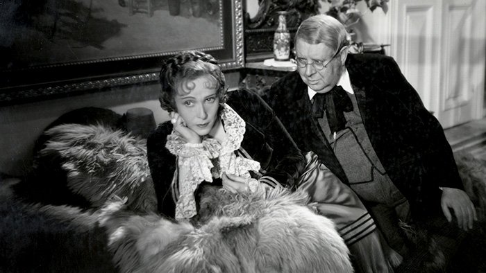 Marie (Lili Darvas) in a melancholic mood, supported by the family friend Doctor Walitzky (S.Z. Sakall). 