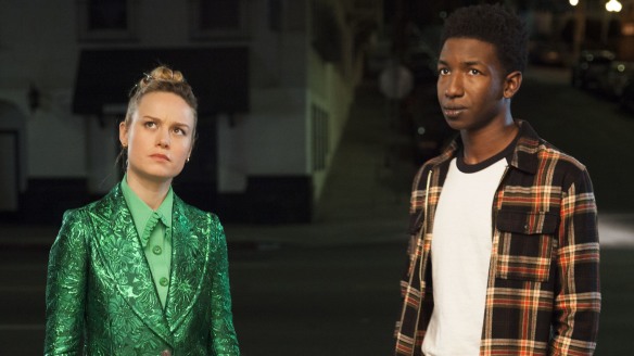 Kit (Brie Larson) and Virgil (Mamoudou Athie) looking at something.