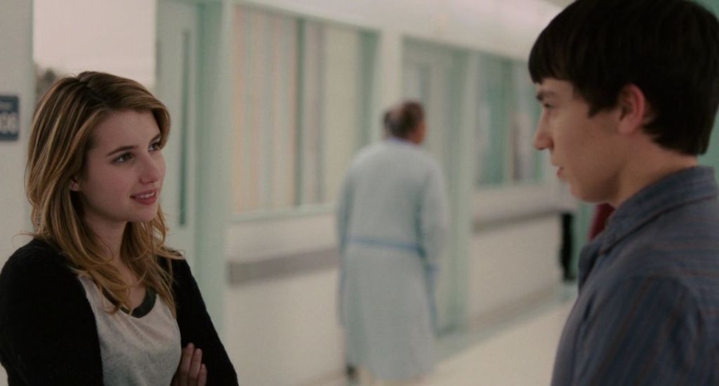 Craig (Keir Gilchrist) and Noelle (Emma Roberts) talking to each other.
