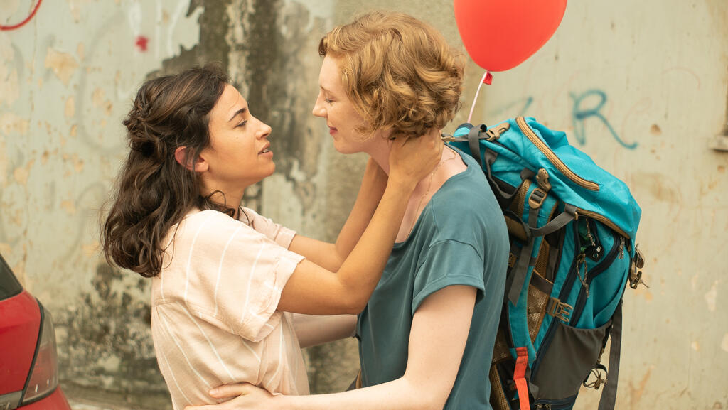 Shira (Maron Rosenblatt) leaning in to kiss Maria (Luise Wolfram). 