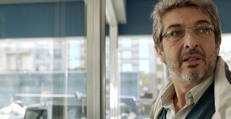 Simón (Ricardo Darín) at the car towing place.