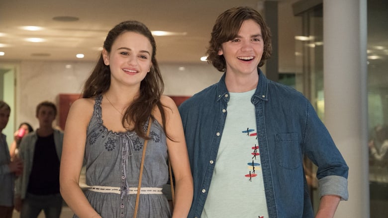 Elle (Joey King) and her best friend Lee (Joel Courtney).
