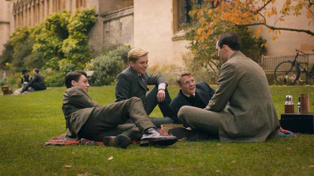 Tolkien (Nicholas Hoult) with his friends (Patrick Gibson, Anthony Boyle, Tom Glynn-Carney).
