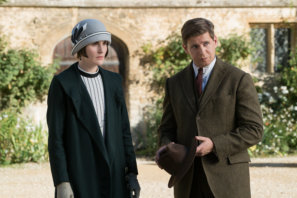Lady Mary (Michelle Dockery) and Tom Branson (Allen Leech) standing outside Downton.