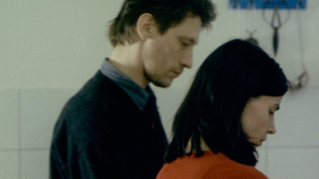 Christian (Wolfgang Michael) and Isabel (Angela Schnelec) in the kitchen together.