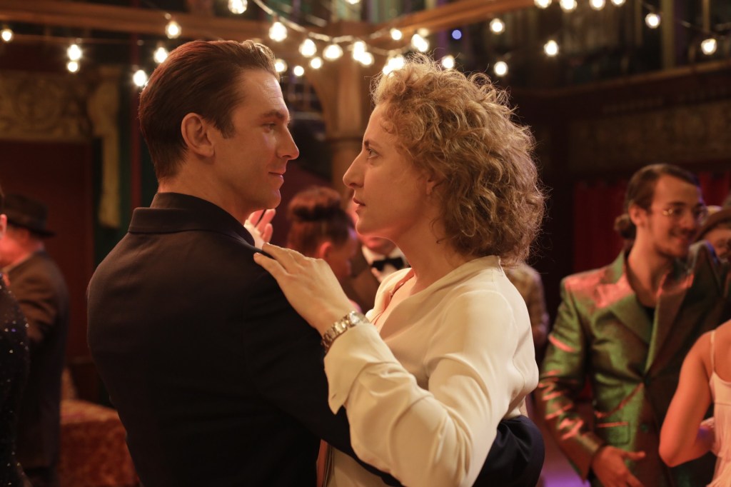 Alma (Maren Eggert) and Tom (Dan Stevens) dancing.