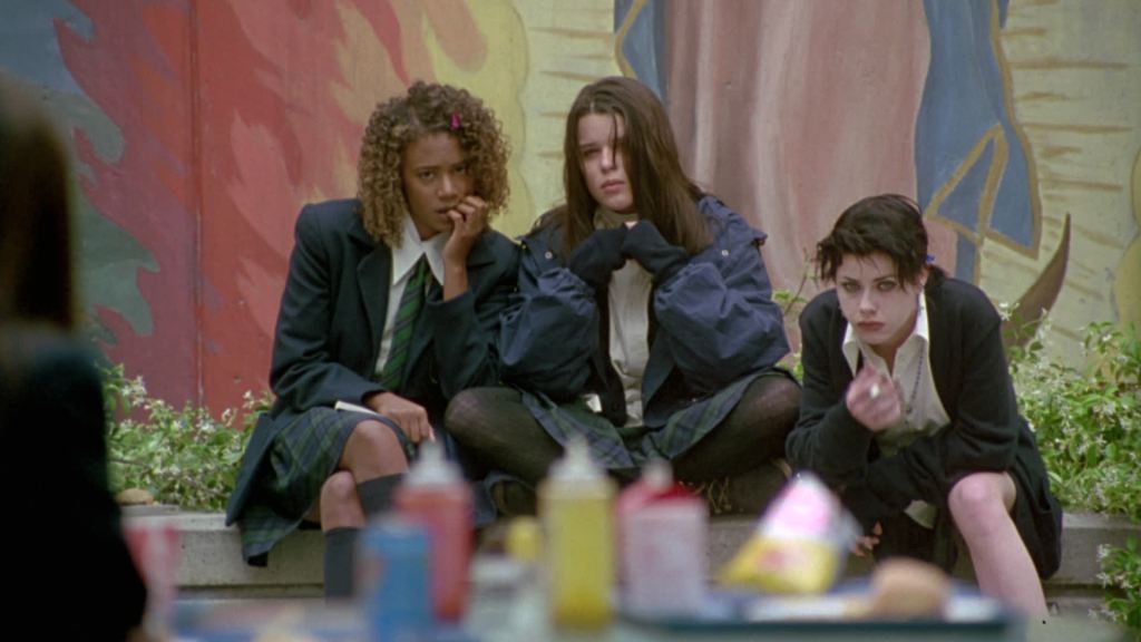 Bonnie (Neve Campbell), Nancy (Fairuza Balk) and Rochelle (Rachel True) keeping Sarah under observation.