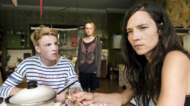 Phil (Louis Hofmann) trying to talk to his mother Glass (Sabine Timoteo) while his sister Dianne (Ada Philine Stappenbeck) looks on. 