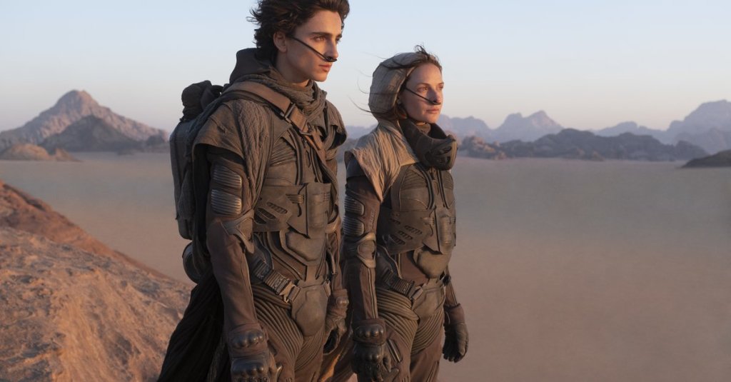 Paul (Timothée Chalamet) and his mother Jessica (Rebecca Ferguson) in the desert.