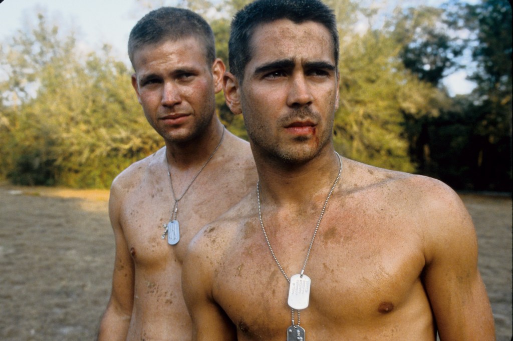 Paxton (Matthew Davis) and Bozz (Colin Farrell) shirtless, their dog tags plainly visible.