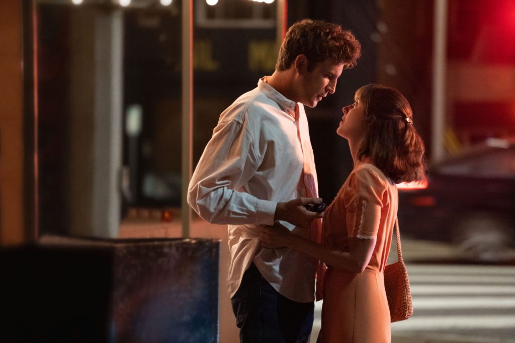 Sarah (Alison Brie) on a date with Darren (John Reynolds).