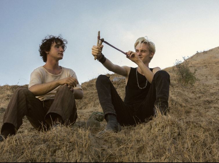 Lazzaro (Adriano Tardiolo) and Tancredi (Luca Chikovani) with a slingshot.