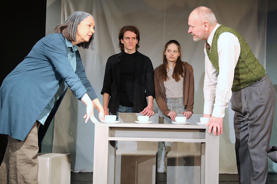 Oma (Anita Kolbert) fighting with the Public Official (John Fricke) as Viktor (Georg Müller-Angerer) and Beate (Barbara Edinger) watch them.