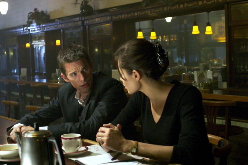 Illeana (Angelina Jolie) talking to Costa (Ethan Hawke) in a bar.